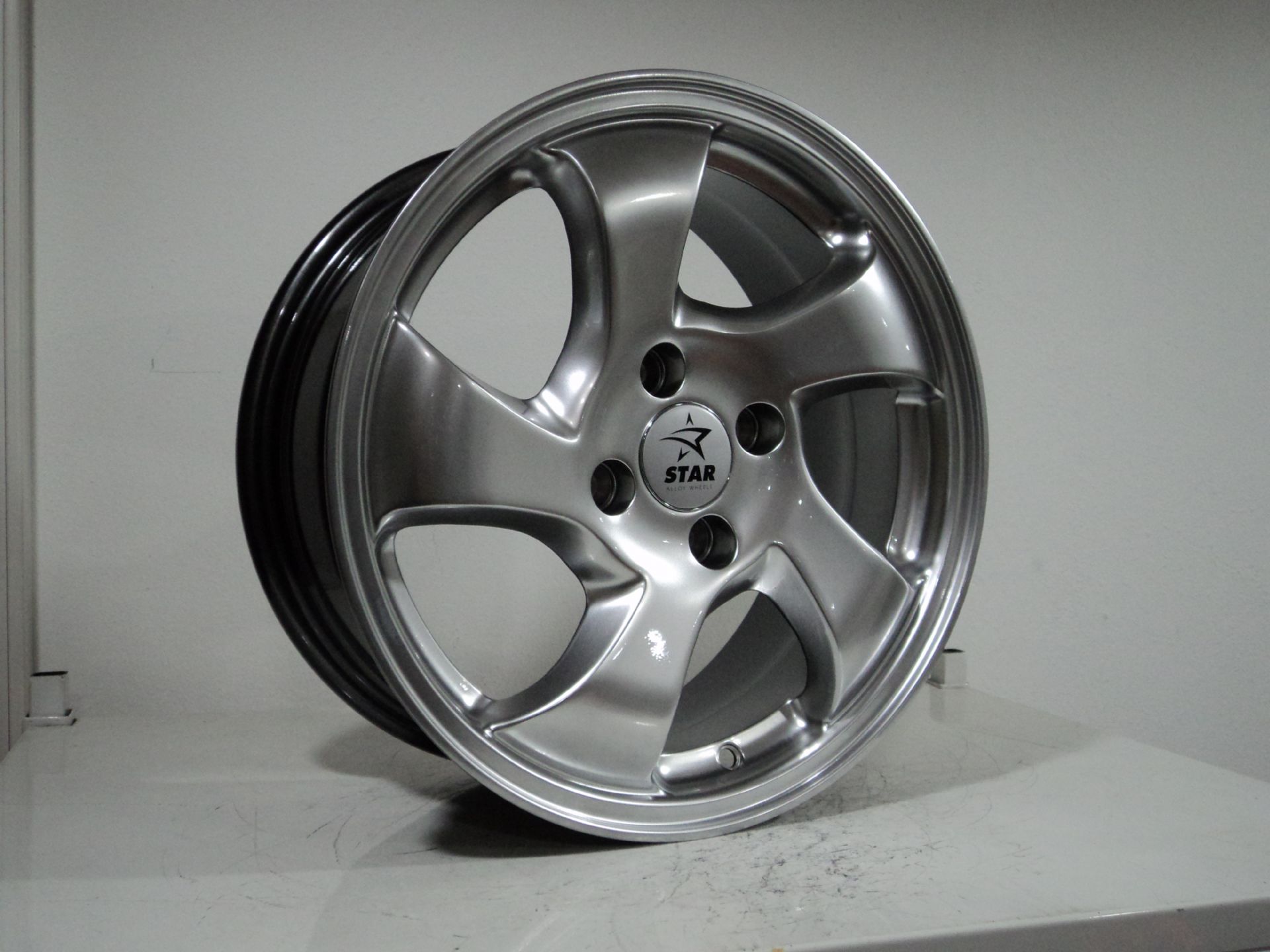 6.5 X 15 TPL-5069 4X100 ET37 56.1 HYPER SILVER XL