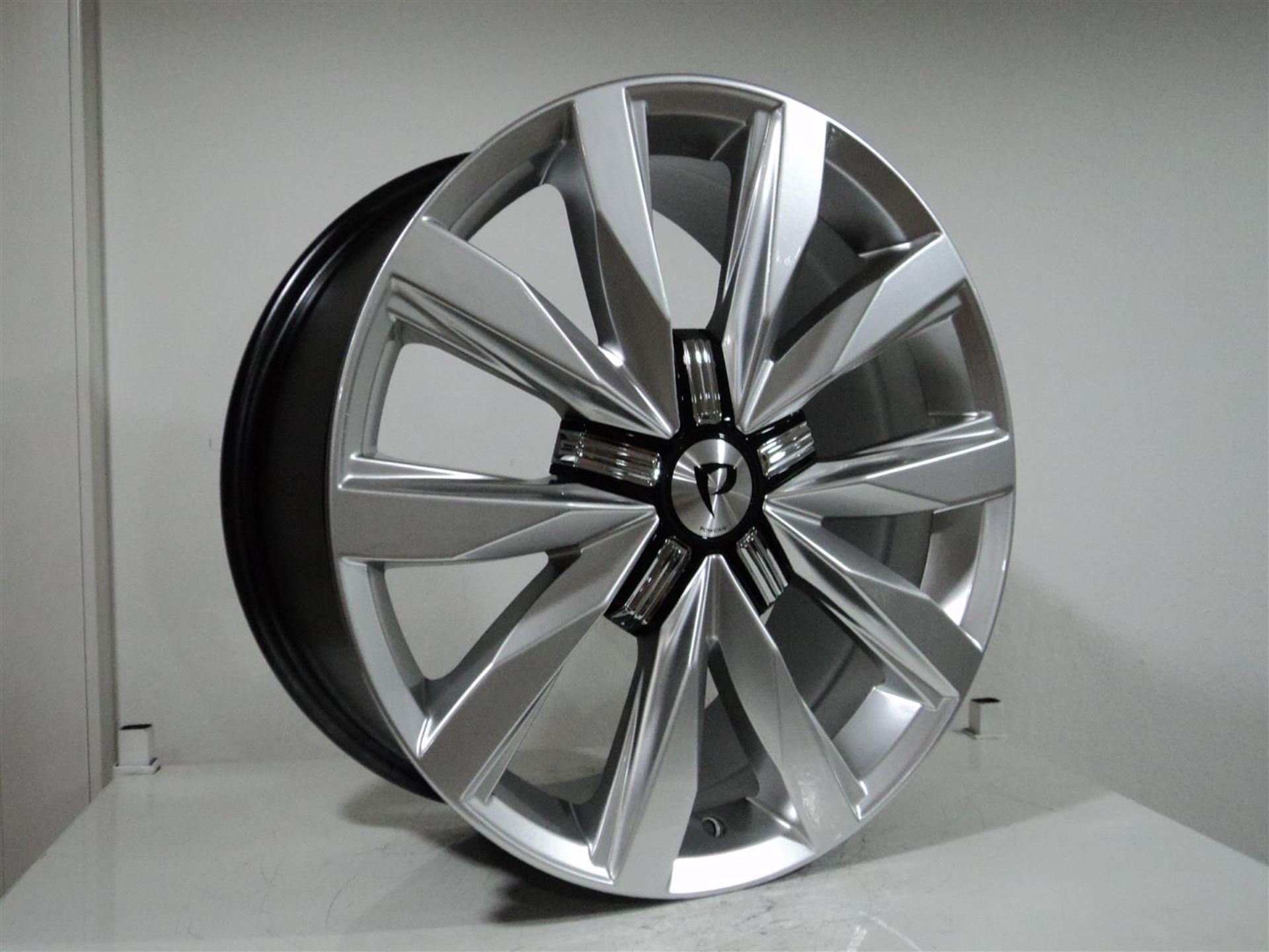 8 X 18 BK-5330 5X120 ET40 65.1 HYPER SILVER XL